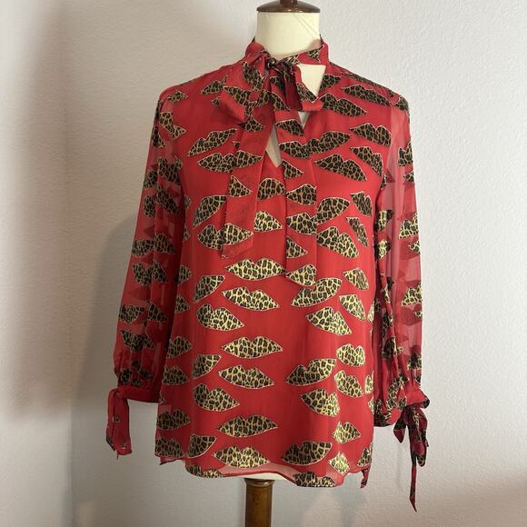 Alice + Olivia x Donald Robertson Silk Leopard Lip Top Red Blouse XS Mobwife Bow - Picture 10 of 11